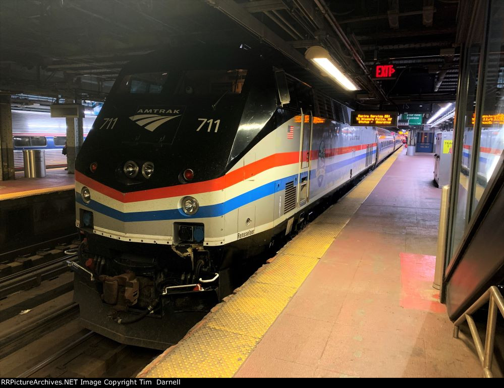 AMTK 711 on train 281